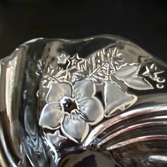 Large Ornate Clear Glass Candleholders 2 Swirls Leaves Berries Trinket Dish Bowl - Picture 7 of 8